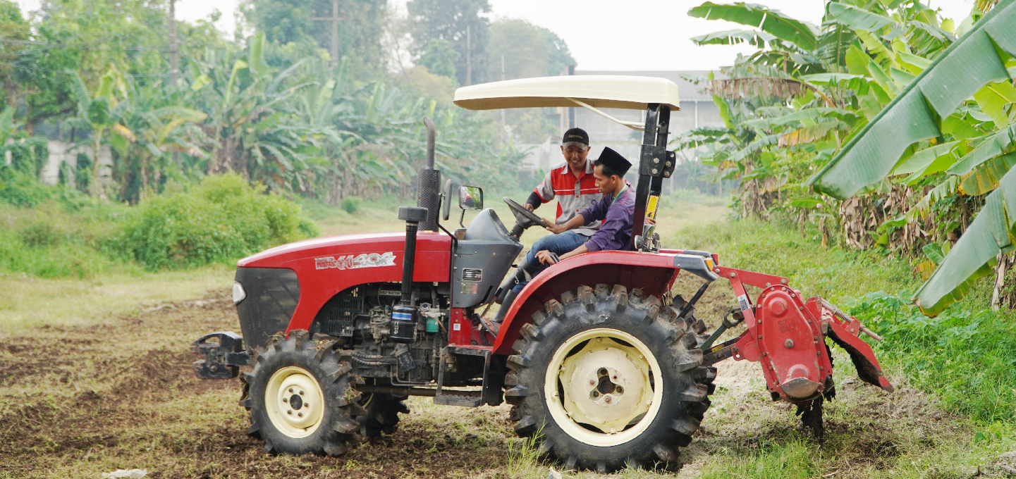 Pengenalan Alsintan pada Santri Jatim di Lawang